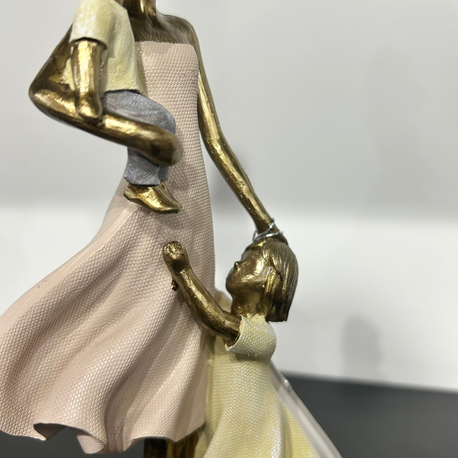 Escultura Família Decorativa Mãe com uma menina e um menino
