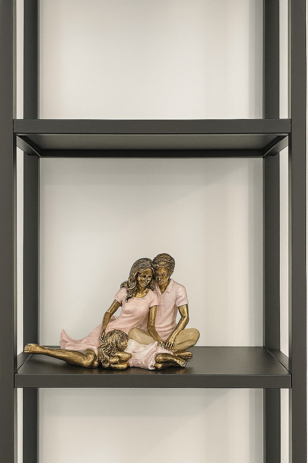 Escultura Decorativa Familia Casal Com Filha Menina