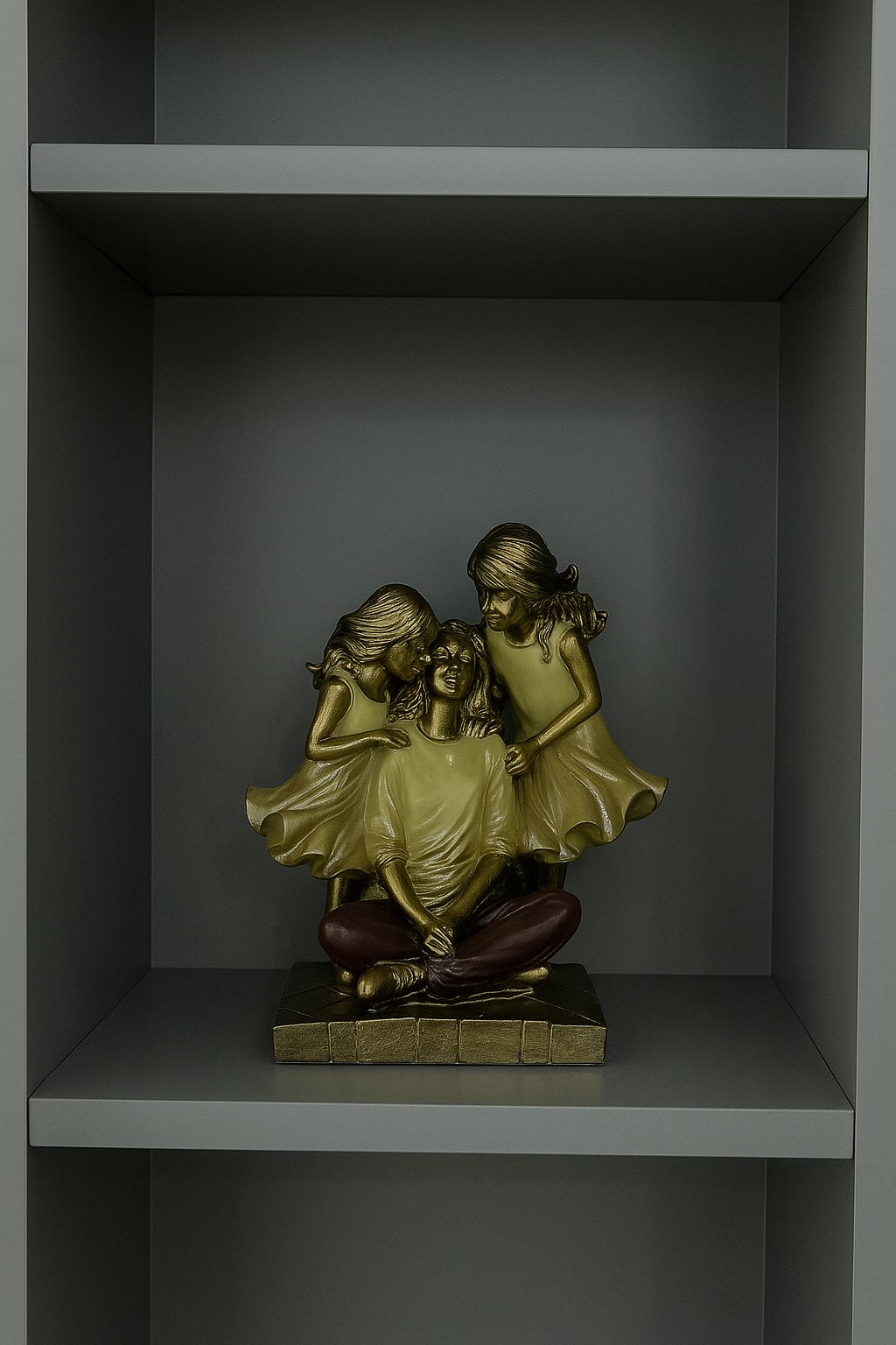 Escultura Decorativa Família Mãe Com 2 Filhas Meninas