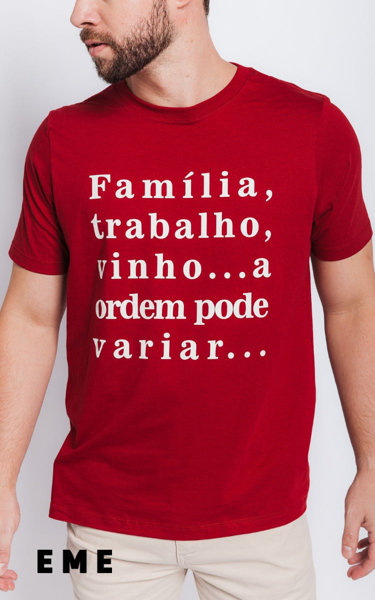 Camiseta EME WEAR Família, trabalho, vinho.. a ordem pode variar KJ0217