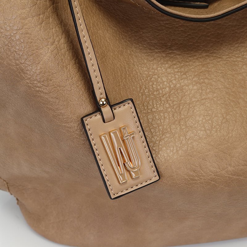 Bolsa Hobo Grande Com Chaveiro E Metal Resinado -46151