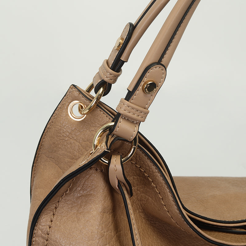 Bolsa Hobo Grande Com Chaveiro E Metal Resinado -46151