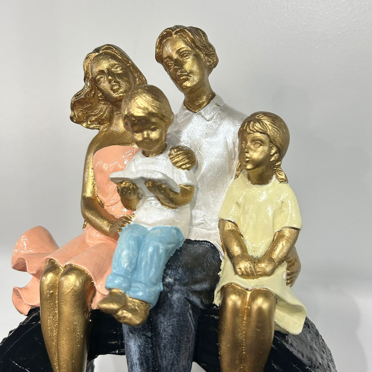 Escultura Decorativa Familía Casal com um menino e uma menina