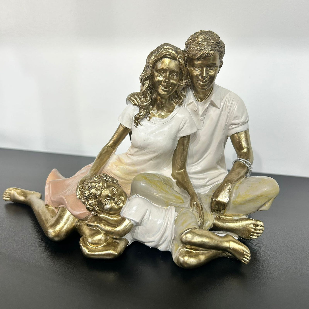 Escultura Decorativa Familia Casal e um menino