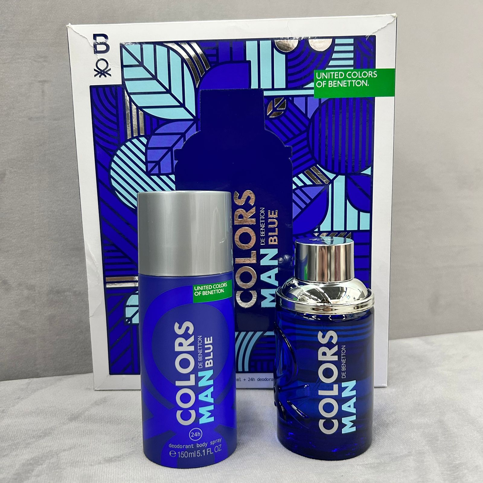 kit Benetton Colors Man Blue de 2 peças Perfume 100ml Eau de Toilette + Body Spray 150ml