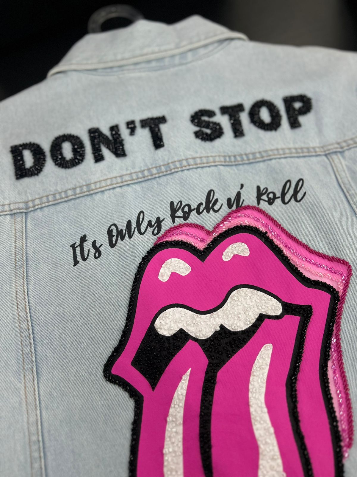 Jaqueta jeans Over size com detalhes bordados e Strass -PLOCK ROCK- PRJ177