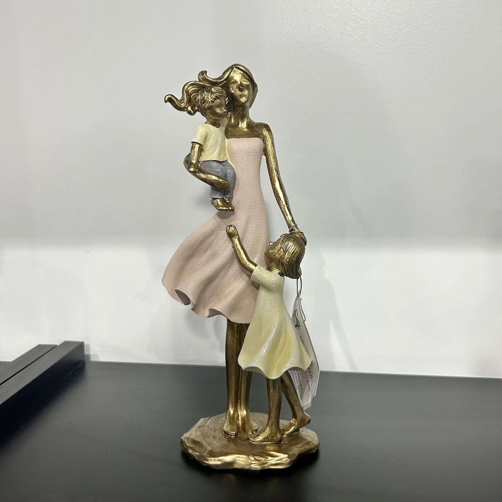 Escultura Família Decorativa Mãe com uma menina e um menino