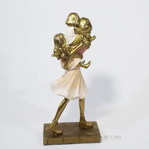 Escultura Decorativa Família Mãe e Duas Filhas