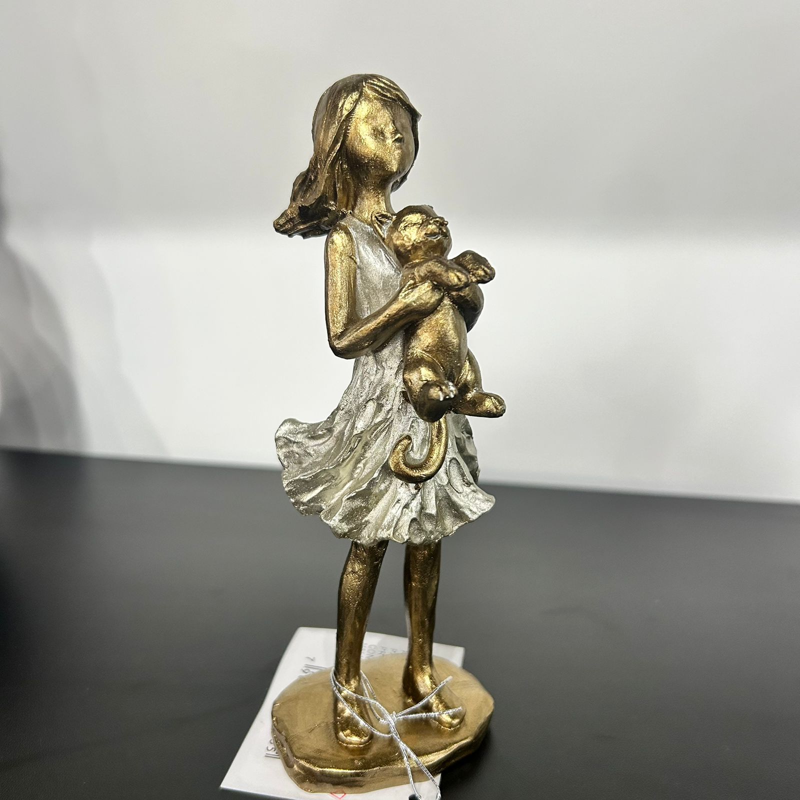 Estatua Decorativa Menina com Gato