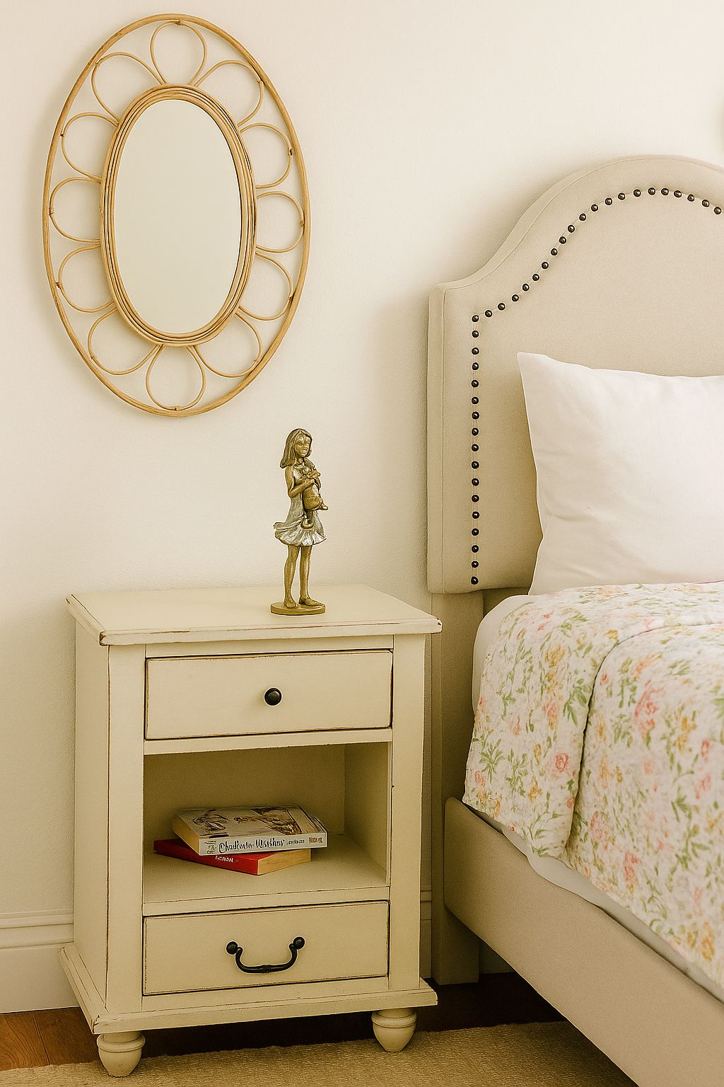 Estatua Decorativa Menina com Gato