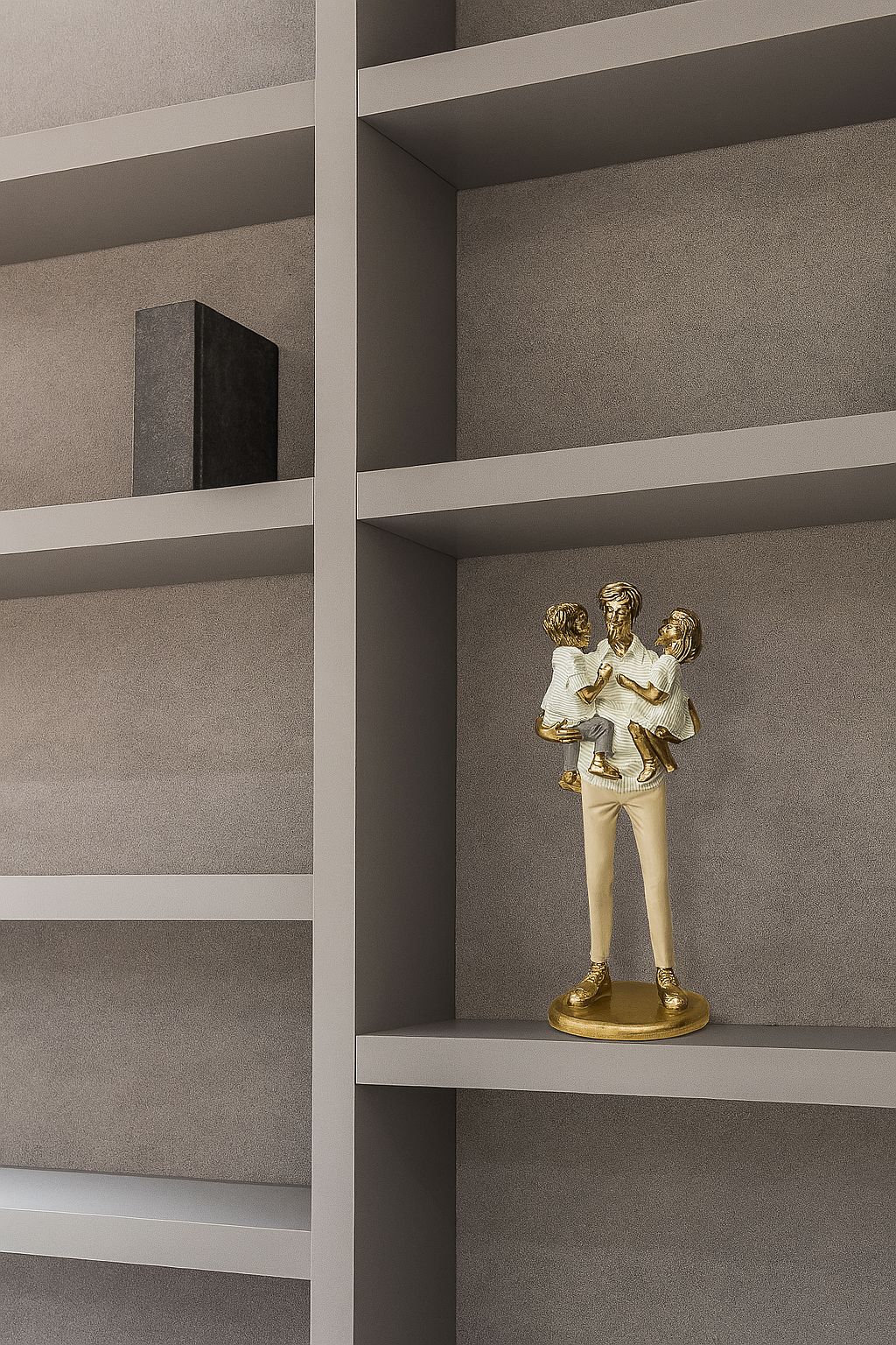 Escultura Decorativa Familía Pai com um menino e uma menina