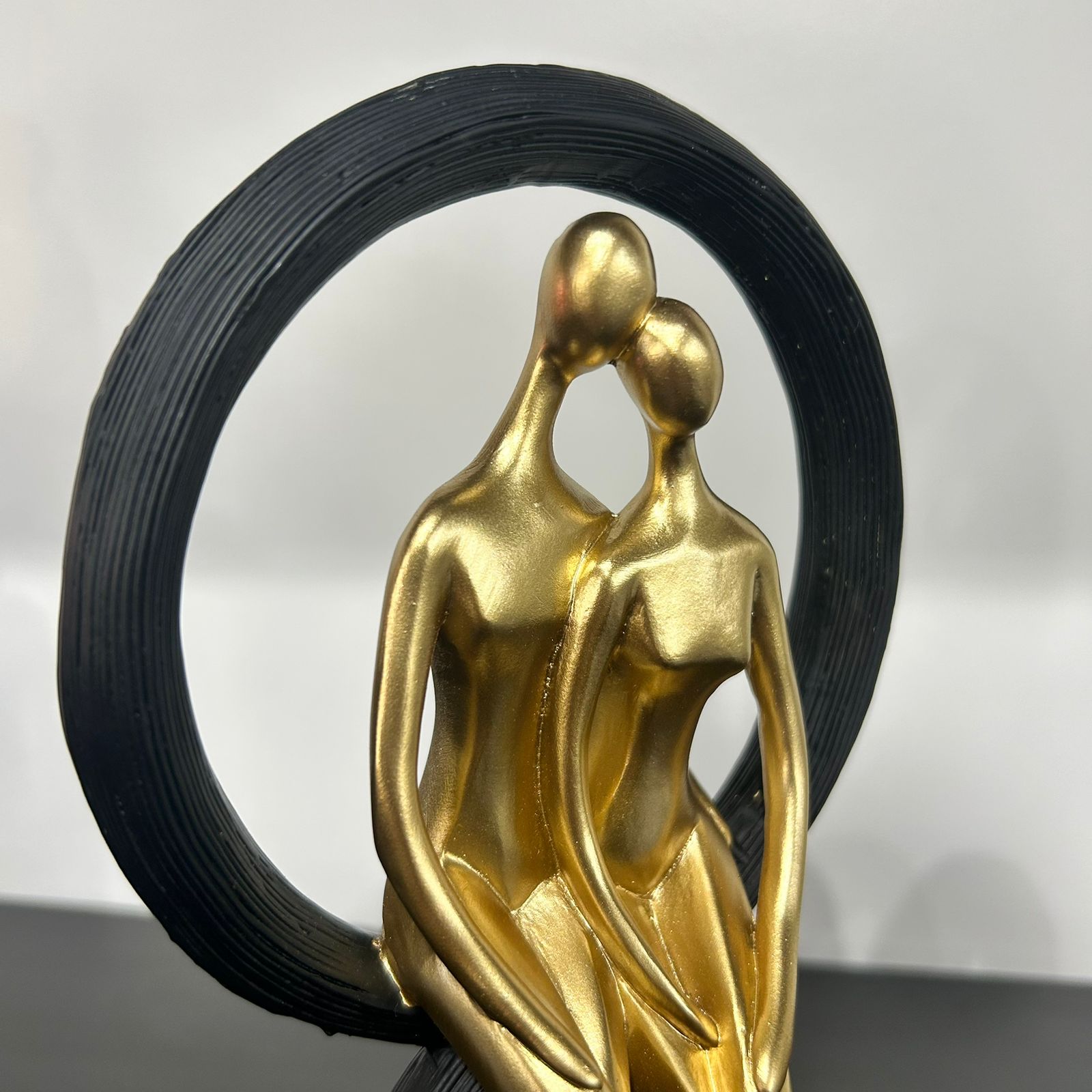 Escultura Decorativa Casal Dourado