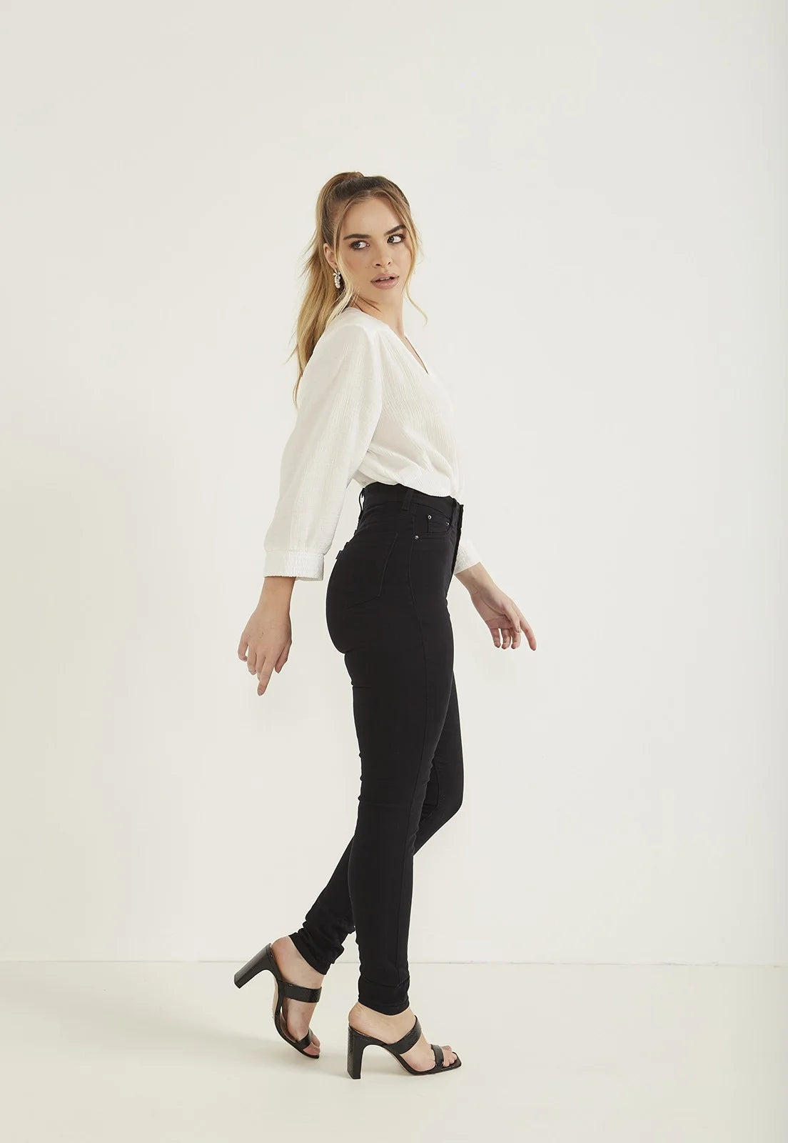Calça Jeans Feminina Skinny Média Black- DZ20809