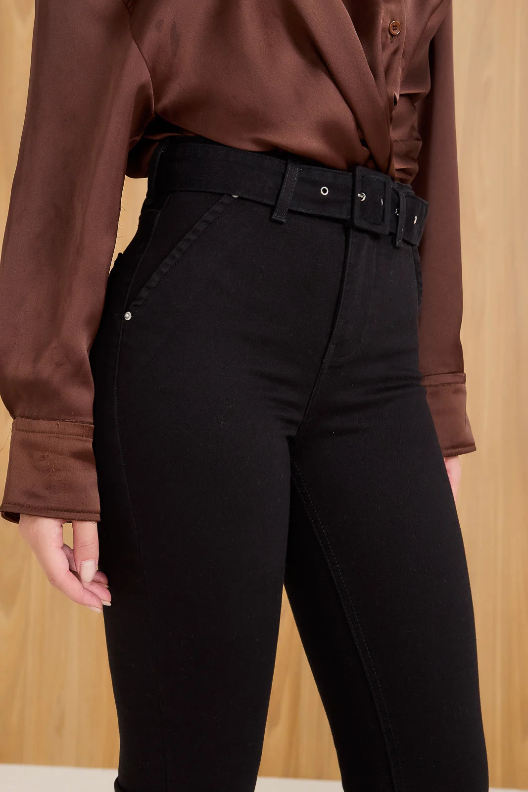 Calça Jeans Feminina Flare Alongada com Cintura Media - DZ21076