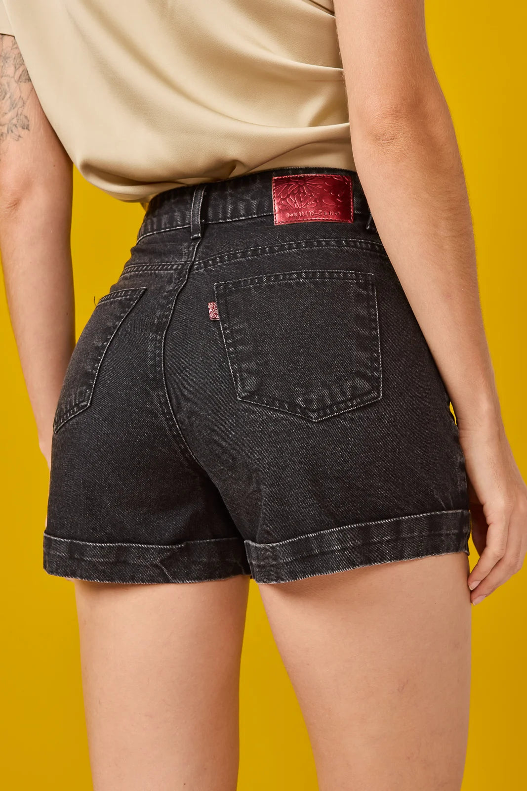 Shorts Jeans Feminino Mom Curto com Cintura Alta DZ6818