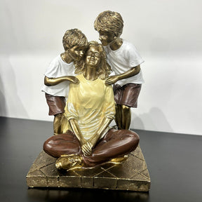 Escultura Decorativa Familia Mãe com dois filhos meninos