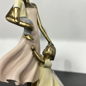 Escultura Família Decorativa Mãe com uma menina e um menino