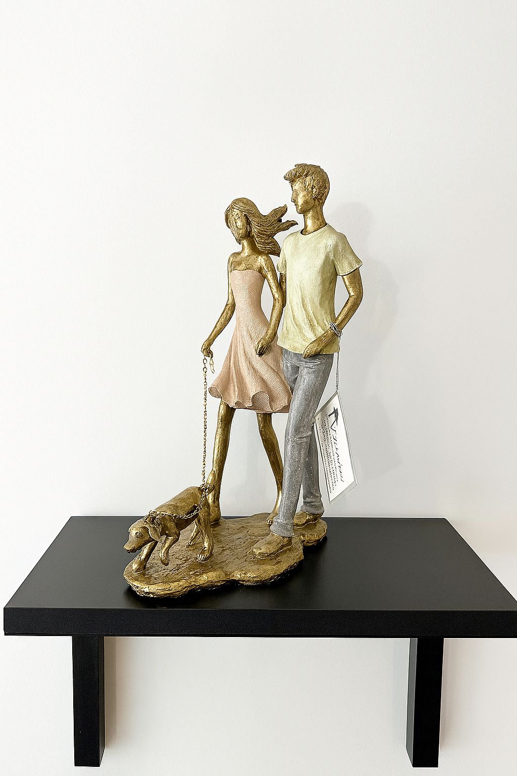 Escultura Casal Com Pet Decorativo Dourado