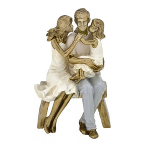 Escultura Família Casal Com Filha Dourado