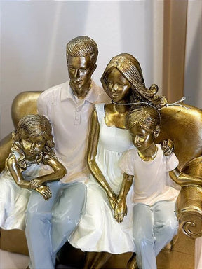 Escultura Decorativa Familía Casal Com Menina E Menino Sentados