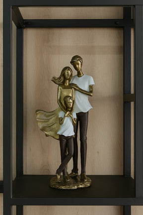 Escultura Família Casal com Menino Dourado