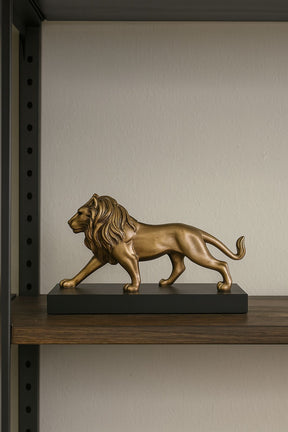 Escultura Leao Em Poliresina Dourado Com A Base Preta Mart