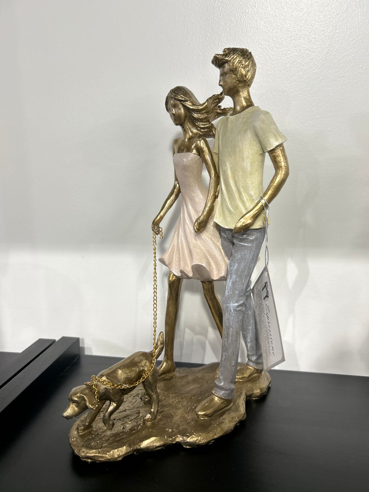 Escultura Casal Com Pet Decorativo Dourado