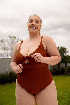 Maio Annahita Tope frontal Plus Size 438