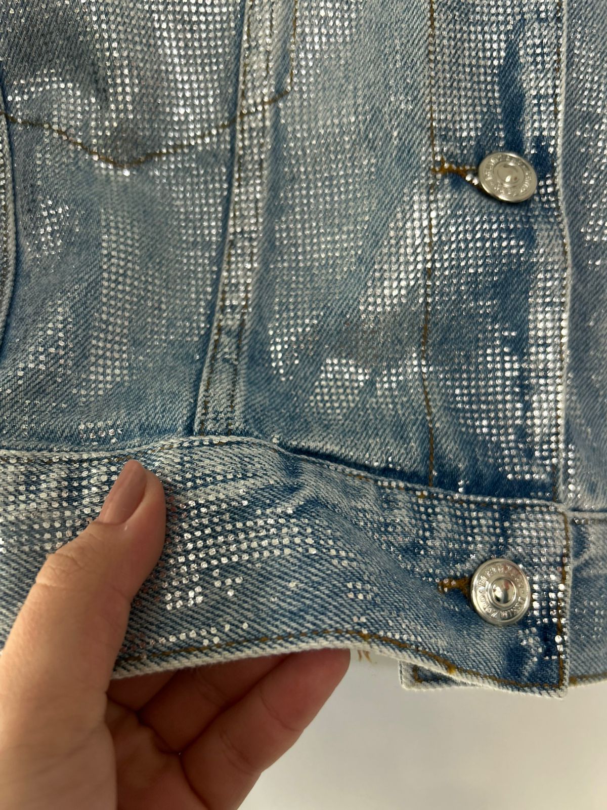 Jaqueta Jeans Feminina Retrô Cropped com brilhos -DENIMZERO- DZ9192