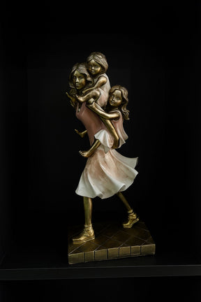 Escultura Decorativa Família Mãe e Duas Filhas