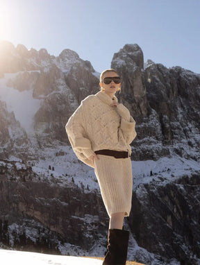 12479 Capa em ponto relevo com gola e punhos em pele fake Biamar 12479