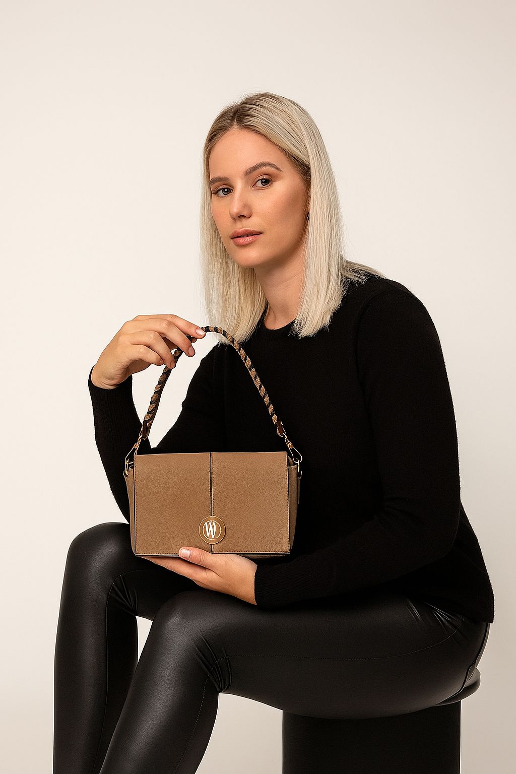 Bolsa Transversal Media Camurca Com Tampa - 46224-440