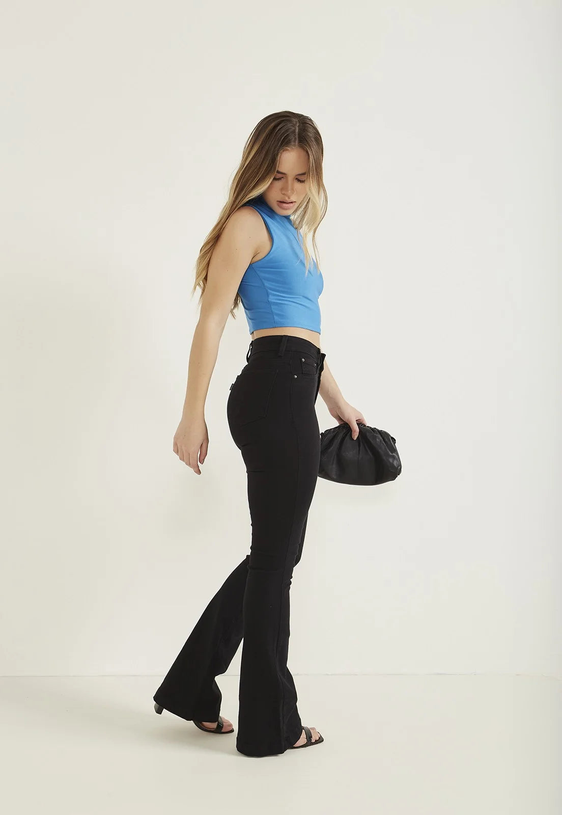 Calça Jeans Feminina Flare Média Black -DenimZero- DZ20293N