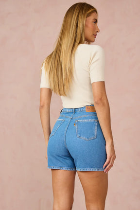 Bermuda Jeans Denin Zero Feminina Retrô Meia Coxa com Cintura Alta DZ4118