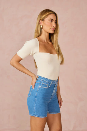 Bermuda Jeans Denin Zero Feminina Retrô Meia Coxa com Cintura Alta DZ4118