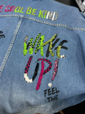 Jaqueta Jeans Bordada com detalhe de Stass -PLOCK ROCK- PRJ177