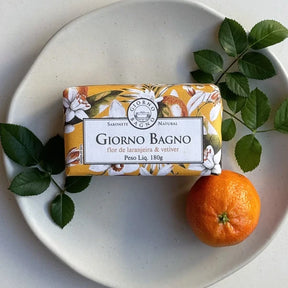 SABONETE EM BARRA GIORNO BAGNO FLOR DE LARANJEIRA E VETIVER 180G